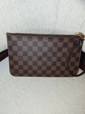 💕Louis Vuitton damier ebene wristlet 💕
